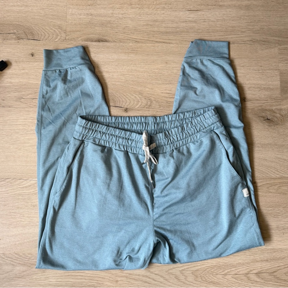 NWOT Vuori performance joggers